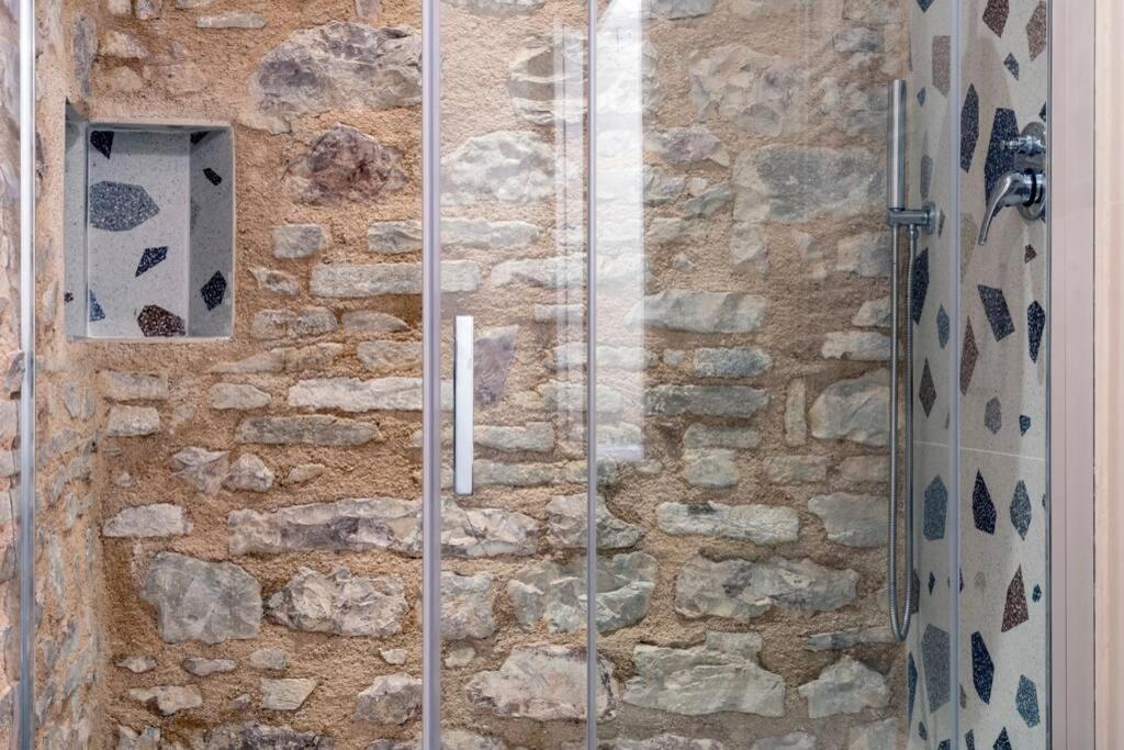 Cornelia Cavern Cosy Studio Apartment In سبيلّو المظهر الخارجي الصورة