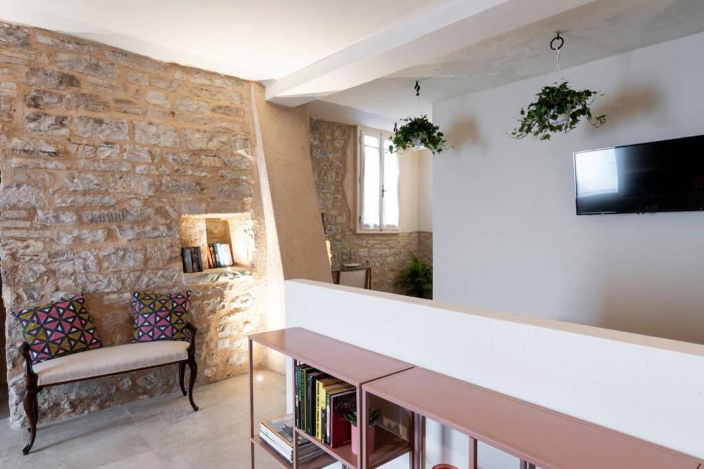 Cornelia Cavern Cosy Studio Apartment In سبيلّو المظهر الخارجي الصورة