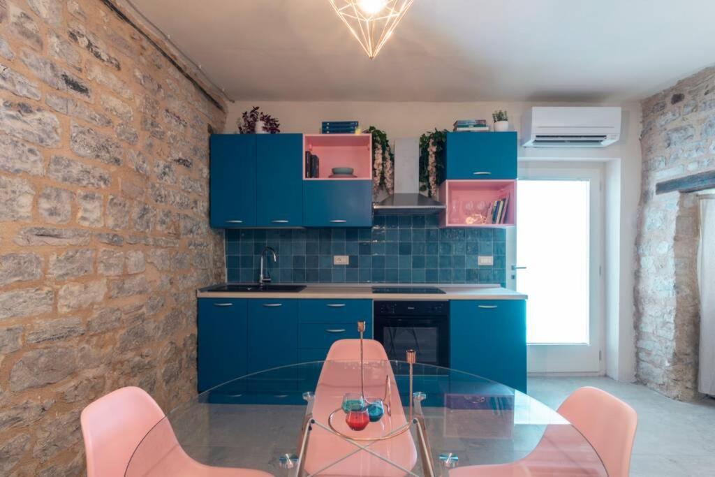 Cornelia Cavern Cosy Studio Apartment In سبيلّو المظهر الخارجي الصورة