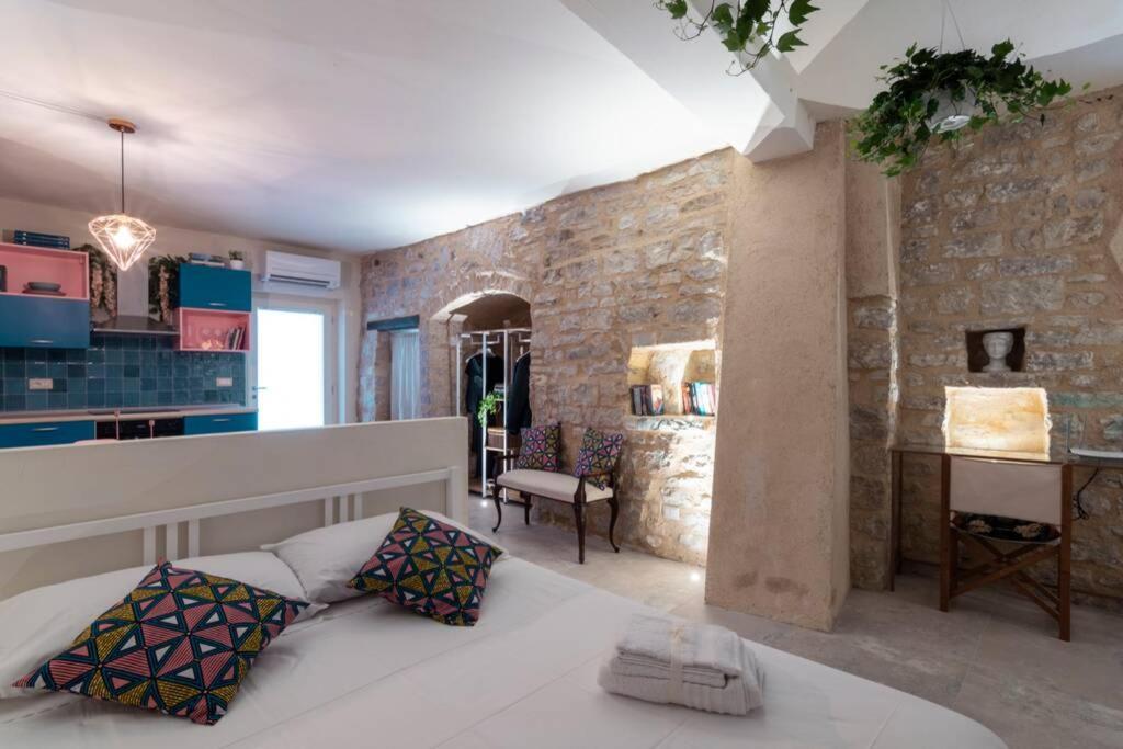 Cornelia Cavern Cosy Studio Apartment In سبيلّو المظهر الخارجي الصورة