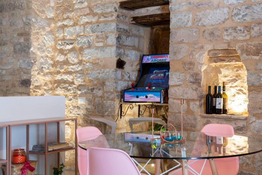 Cornelia Cavern Cosy Studio Apartment In سبيلّو المظهر الخارجي الصورة