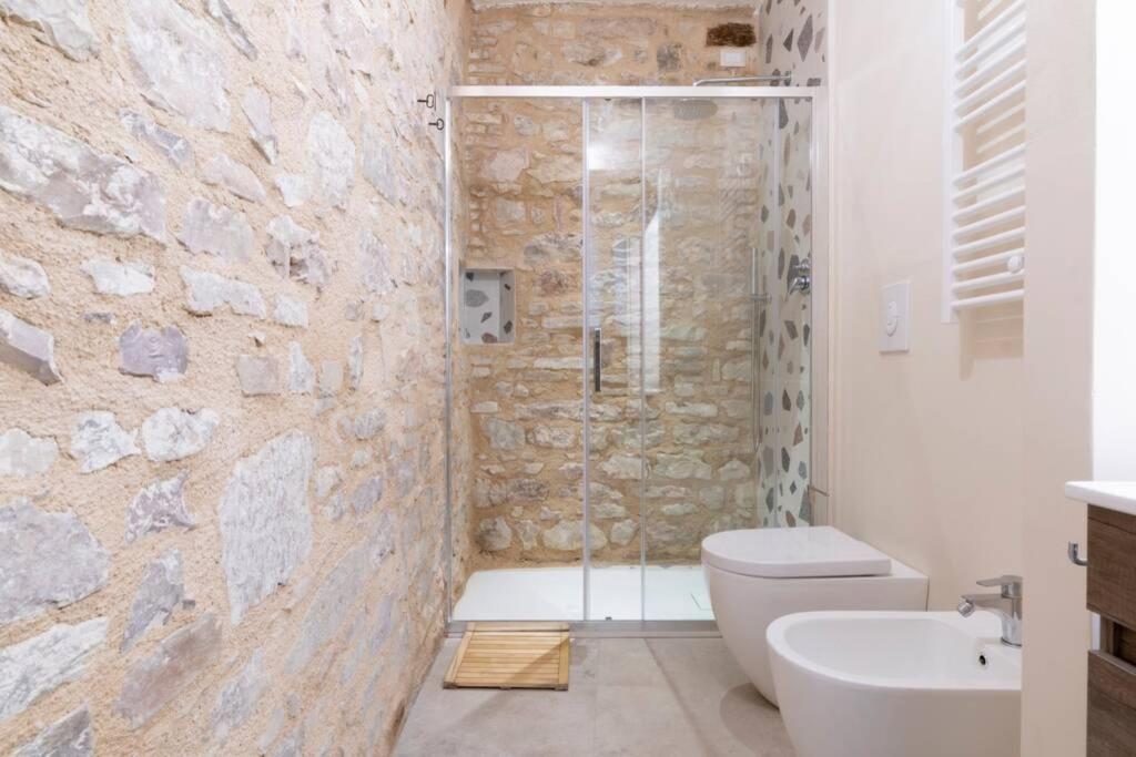 Cornelia Cavern Cosy Studio Apartment In سبيلّو المظهر الخارجي الصورة