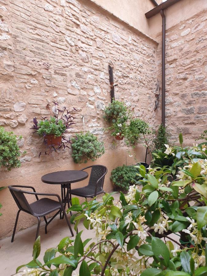 Cornelia Cavern Cosy Studio Apartment In سبيلّو المظهر الخارجي الصورة